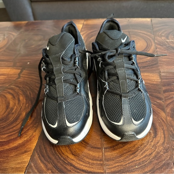 Nike shoes - Picture 5 of 6